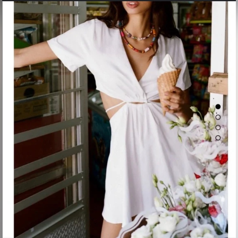 Zara White Wrap Dress with Tie 
Size Medium